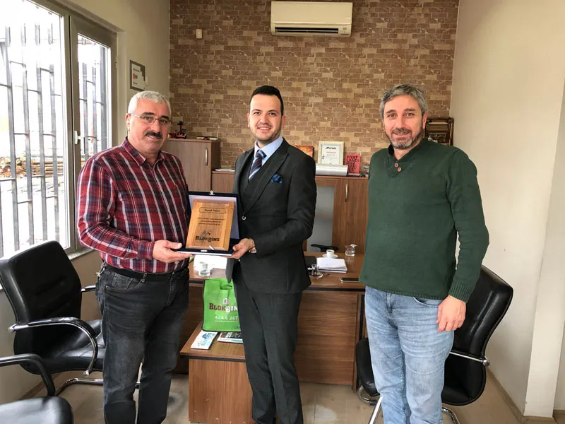 Successful Dealers of 2017 Awarded with Plaques... - 3